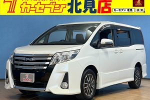 トヨタ　ノア　Ｓｉ　４ＷＤ　寒冷地仕様／バックカメラ／ＥＴＣ／両側電動スライドドア／ナビゲーション／Ｂｌｕｅｔｏｏｔｈ／ＬＥＤヘッドランプ／オートライト／スペアキー／電動格納ミラー／三列シート