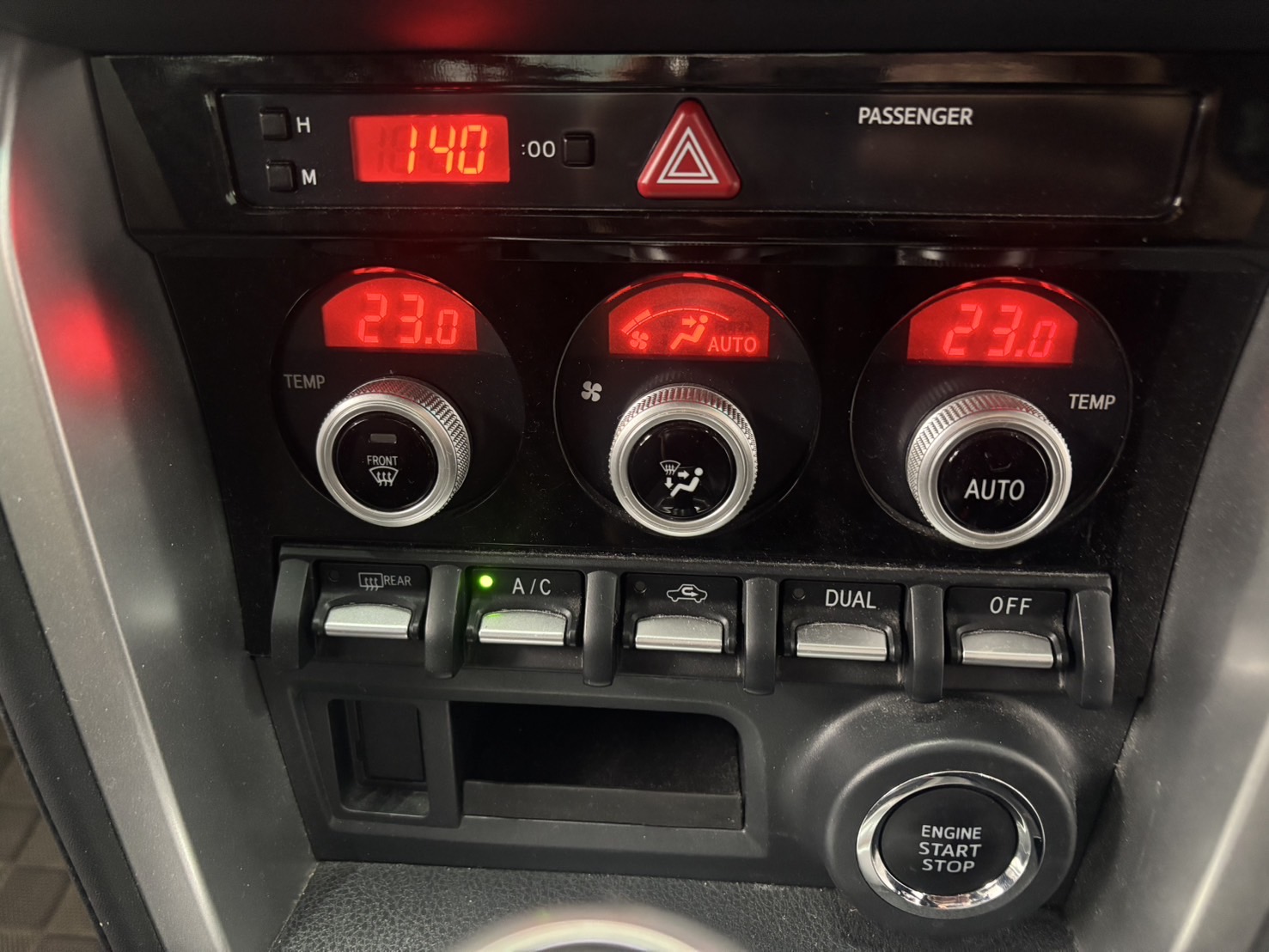 BRZ　エアコン操作パネル