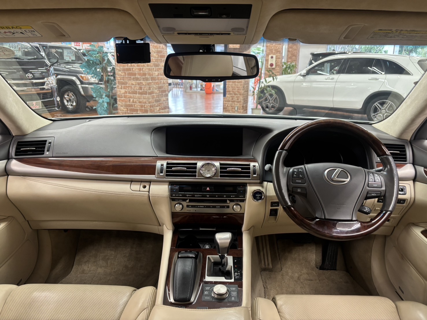 LS600h　運転席