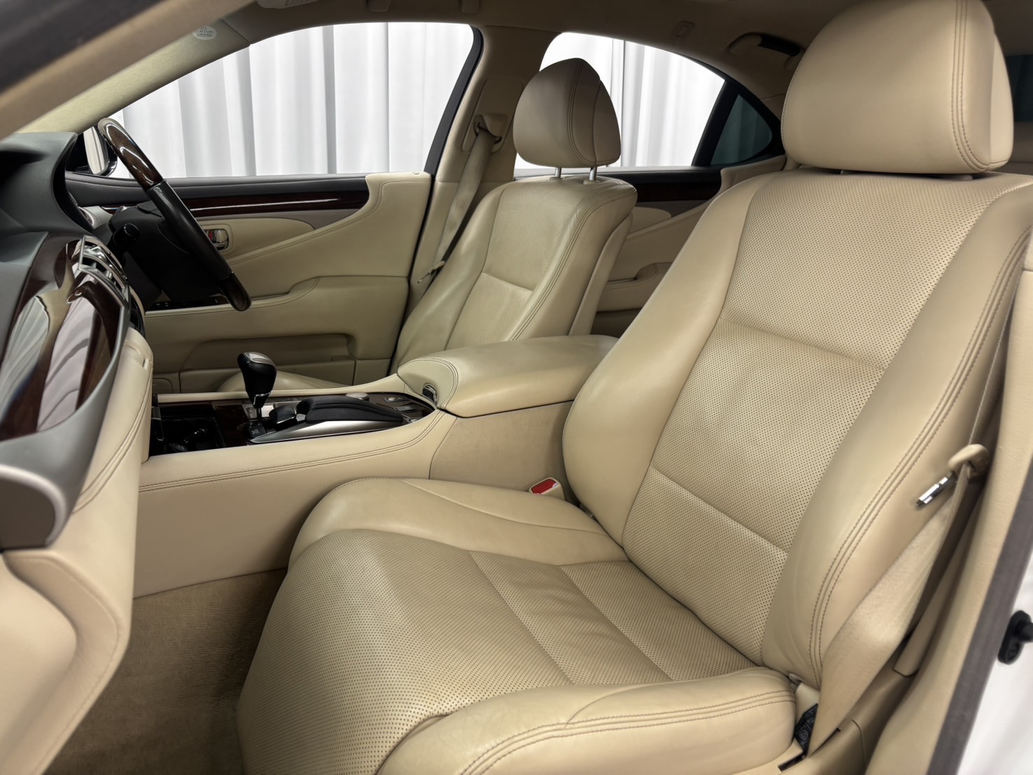 LS600h　助手席