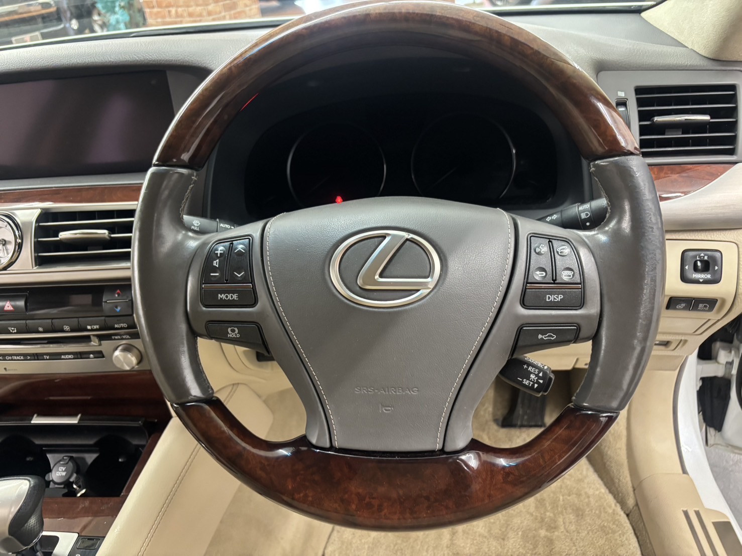 LS600h　運転席