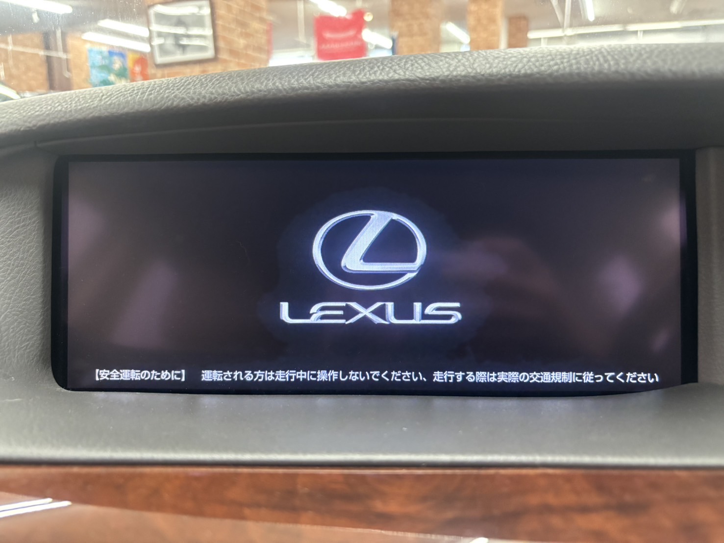 LS600h　純正ナビ