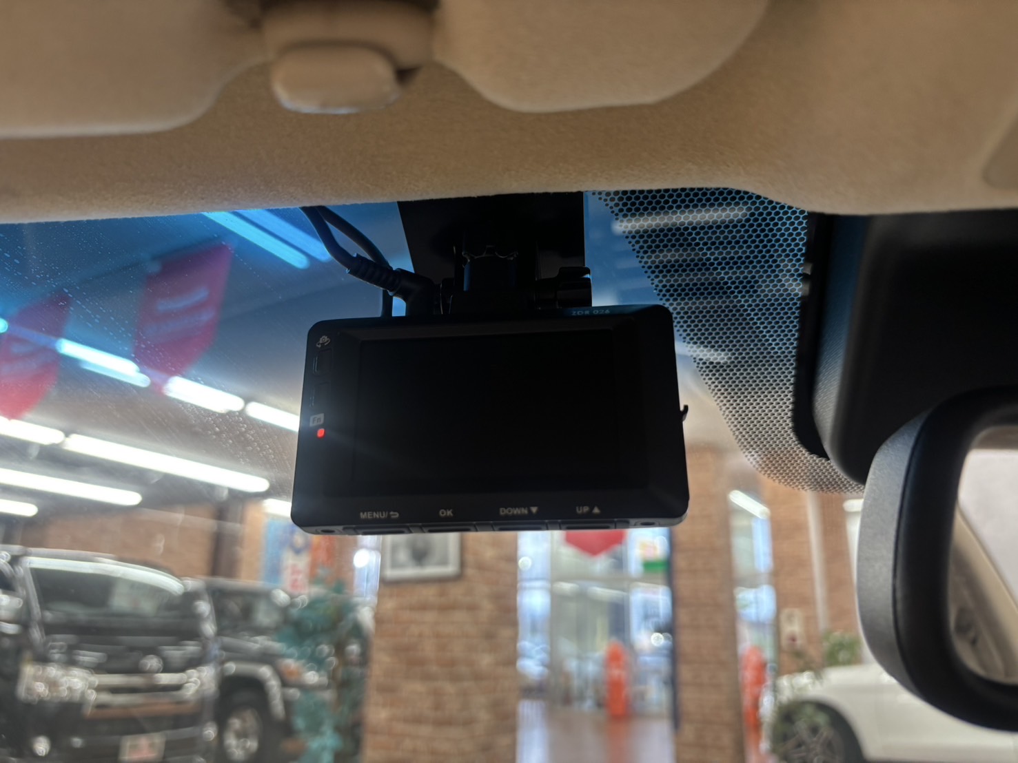 LS600h　ドライブレコーダー前