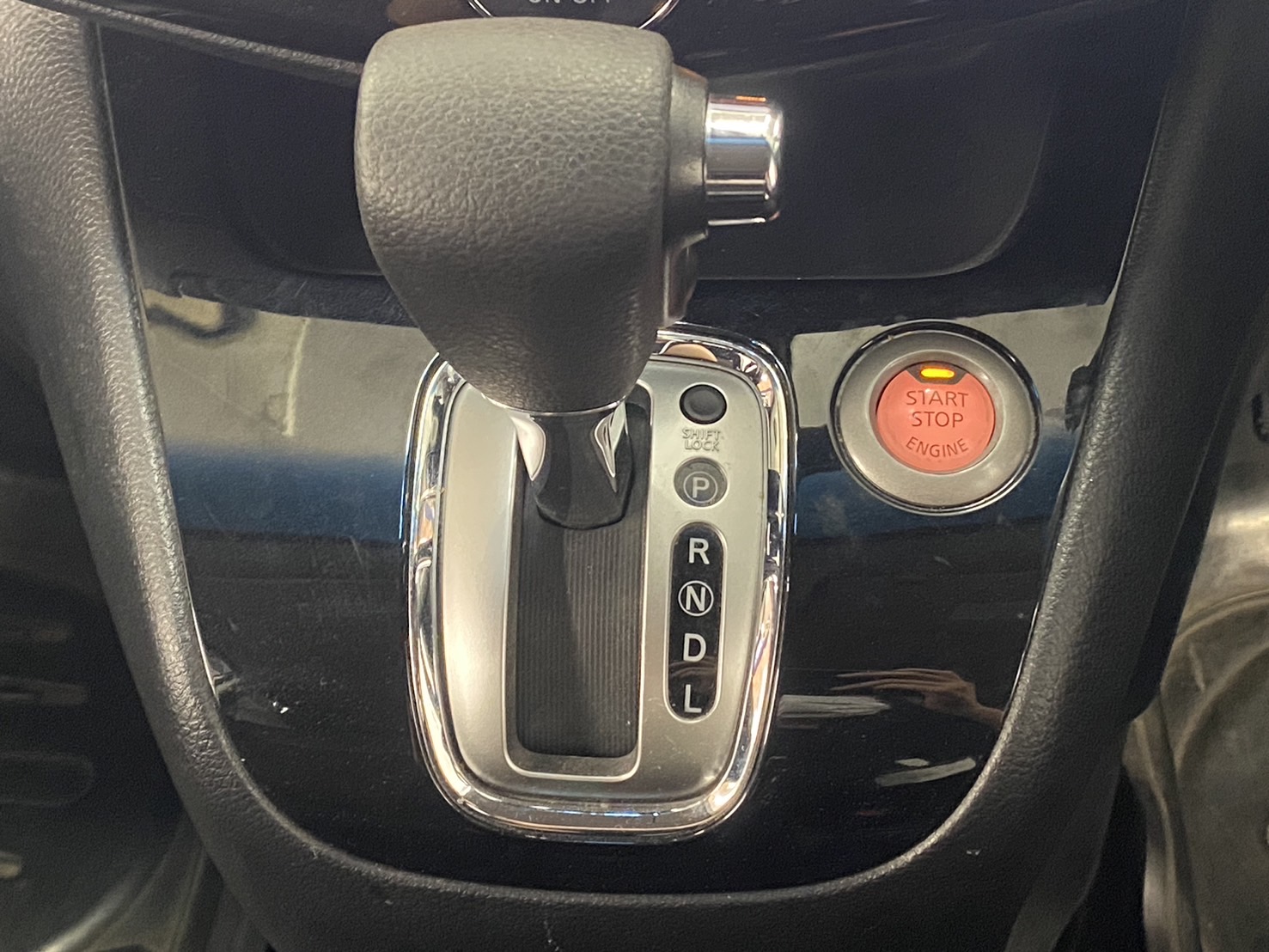 セレナ　運転席操作部分