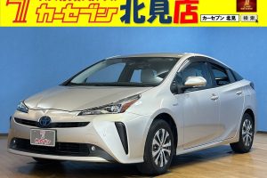トヨタ プリウス  A プレミアム E-Four 4WD　バックカメラ／パワーシート／ETC／前後ドライブレコーダー／クルーズコントロール／衝突軽減ブレーキ／シートヒーター／オートライト／寒冷地仕様車／オートマチックハイビーム／Bluetooth