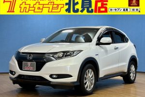 ホンダ　ヴェゼル　ハイブリッド X 4WD　クルーズコントロール／バックカメラ／ETC／ナビゲーション／寒冷地仕様車／LEDヘッドライト／衝突軽減ブレーキ／スペアキー／シートヒーター／Bluetooth／電動格納ミラー