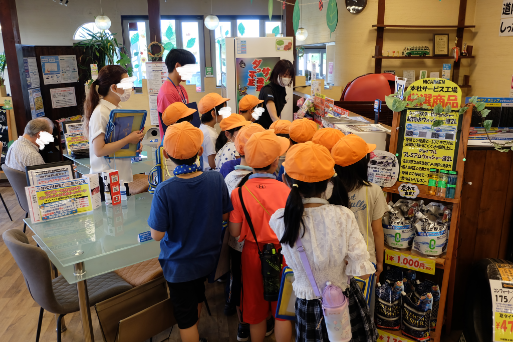茨戸小学校２年生を招いて生活科の学習をしました