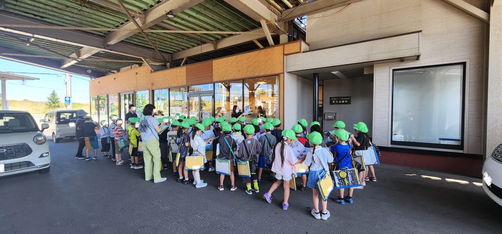 茨戸小学生のみなさんがお店探検に来てくれました