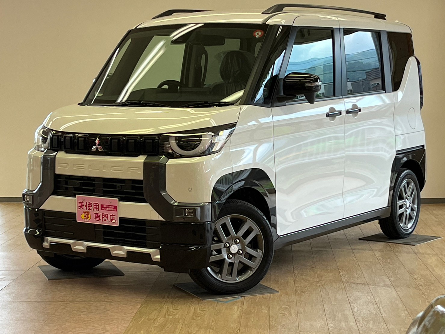 三菱 デリカミニ660 G 4WD 届出済未使用車 LEDヘッドライト (パールホワイト)