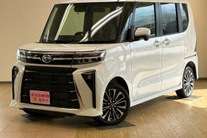 ダイハツタントカスタム　RS　４ＷＤ　ＬＥＤヘッドライト　プッシュスタート　　シートヒーター　衝突被害軽減ブレーキ　アイドリングストップ