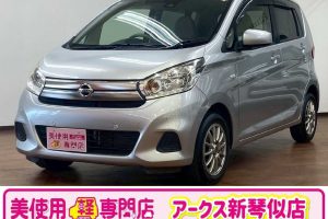 日産 デイズ 660 S 4WD　純正フルセグナビ　バックカメラ　シートヒーター　エマージェンシーブレーキ　アイドリングストップ 横滑り防止装置　スペアキー （グレー）
