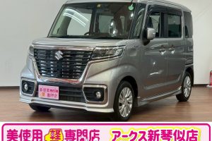 スズキ スペーシア 660 カスタム ハイブリッド GS 4WD　8インチフルセグナビ　全方位モニター　バックカメラ　LEDヘッドライト　前席シートヒーター　ETC　前方録画ドラレコ （スチールシルバーメタリック）