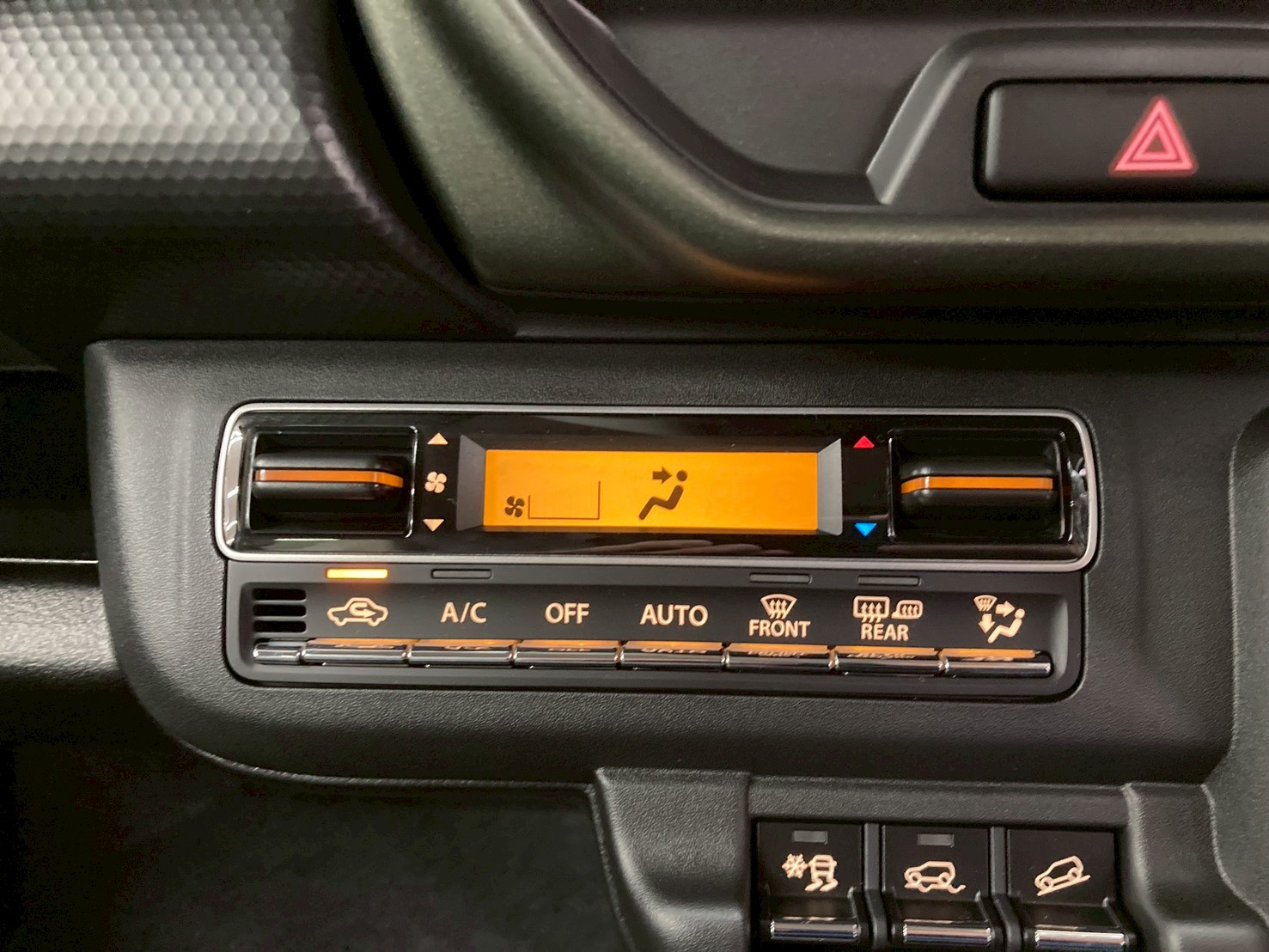 美使用軽江別店のお車をご覧いただき誠にありがとうございます！ご来店またはお電話やウェブでもご商談が可能ですのでご気軽にご相談くださいませ！