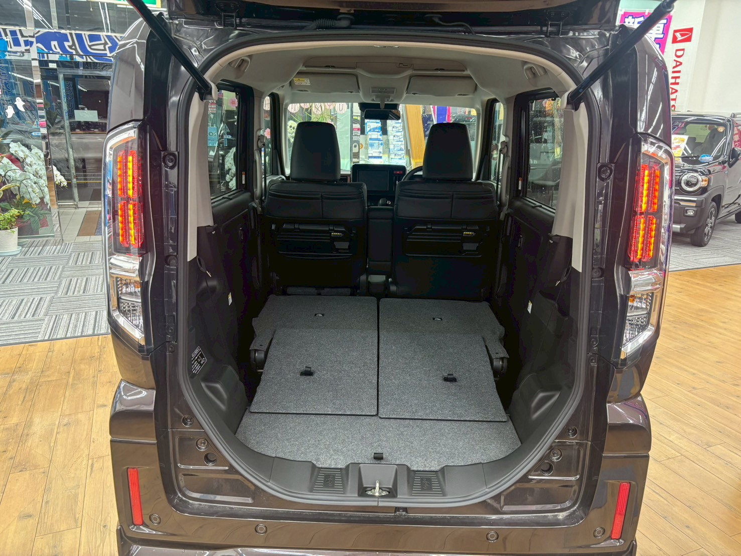 美使用軽江別店のお車をご覧いただき誠にありがとうございます！ご来店またはお電話やウェブでもご商談が可能ですのでご気軽にご相談くださいませ！