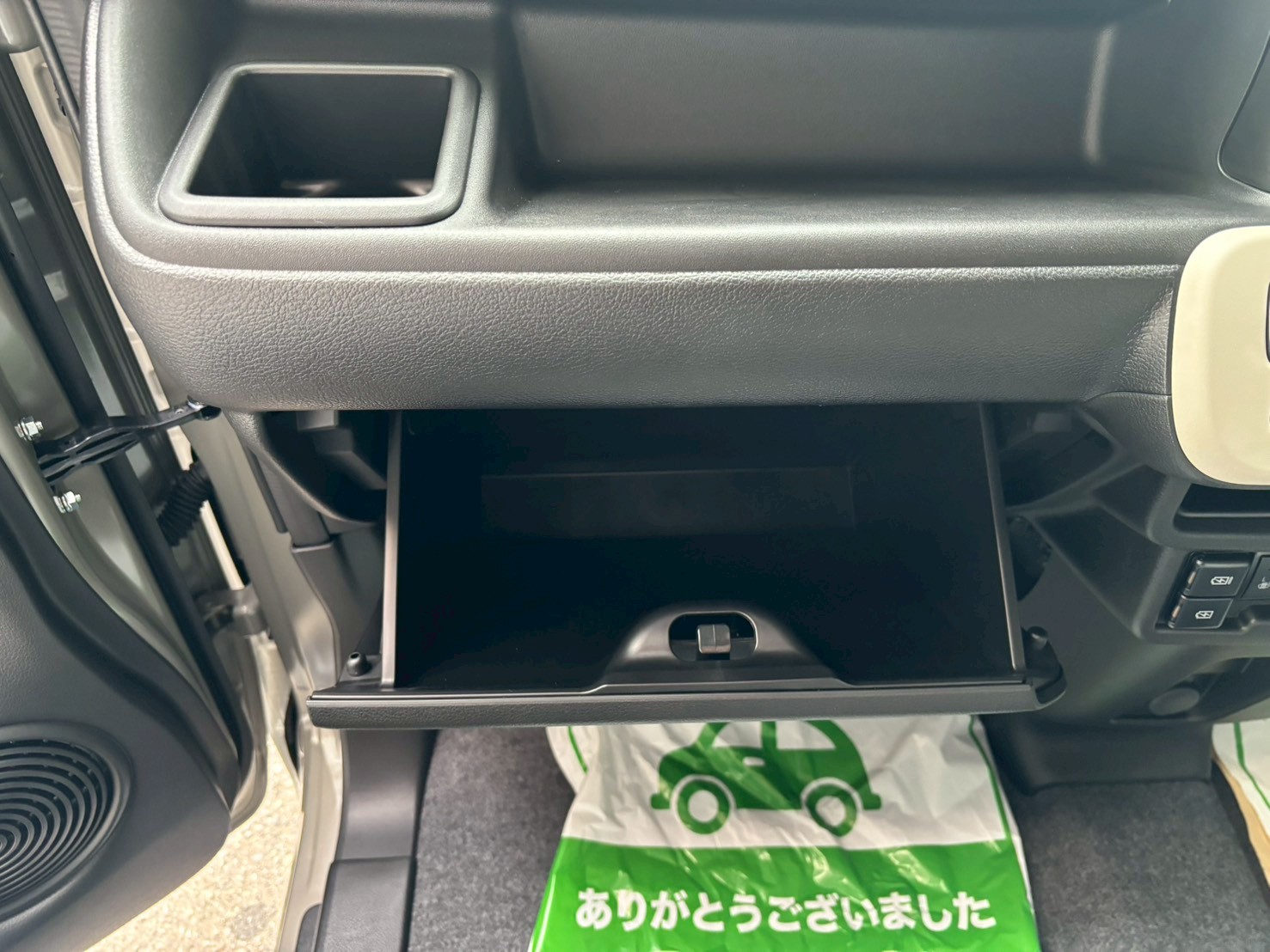 美使用軽江別店のお車をご覧いただき誠にありがとうございます!ご来店またはお電話やウェブでもご商談が可能ですのでご気軽にご相談くださいませ!