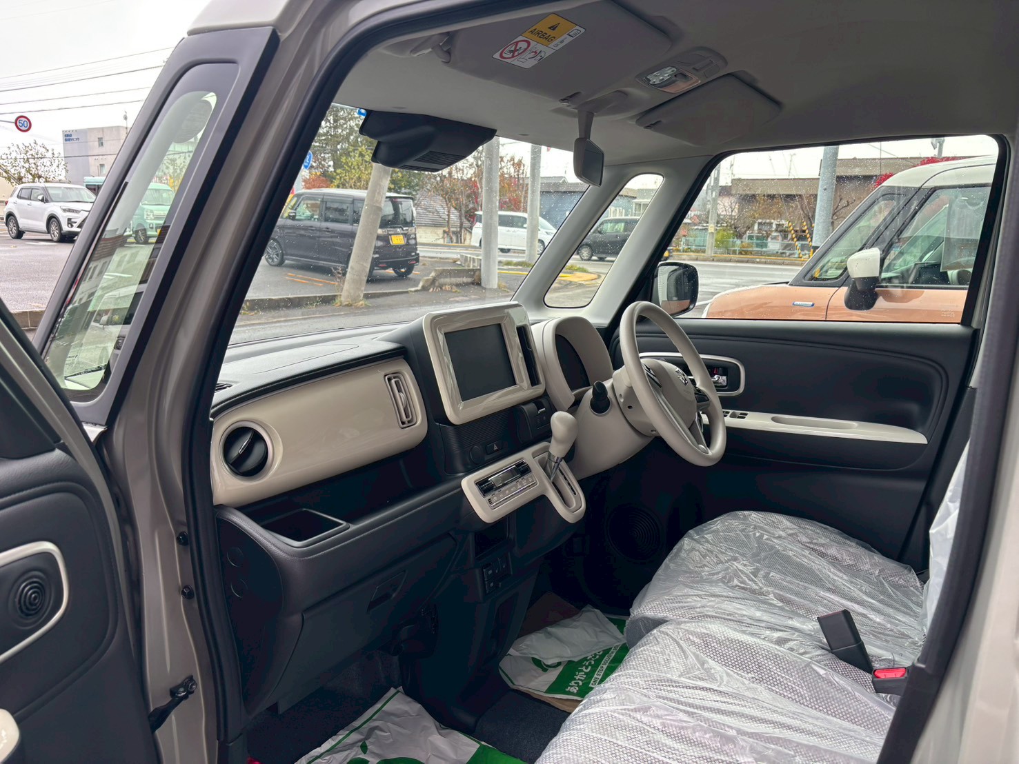 美使用軽江別店のお車をご覧いただき誠にありがとうございます!ご来店またはお電話やウェブでもご商談が可能ですのでご気軽にご相談くださいませ!