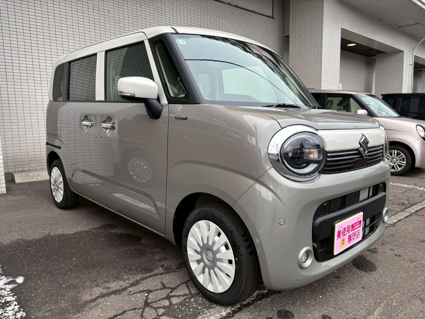 美使用軽江別店のお車をご覧いただき誠にありがとうございます!ご来店またはお電話やウェブでもご商談が可能ですのでご気軽にご相談くださいませ!