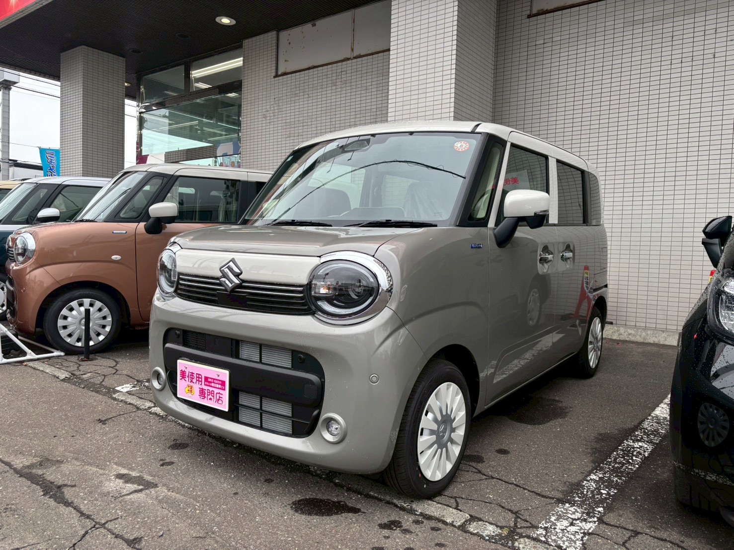 美使用軽江別店のお車をご覧いただき誠にありがとうございます!ご来店またはお電話やウェブでもご商談が可能ですのでご気軽にご相談くださいませ!