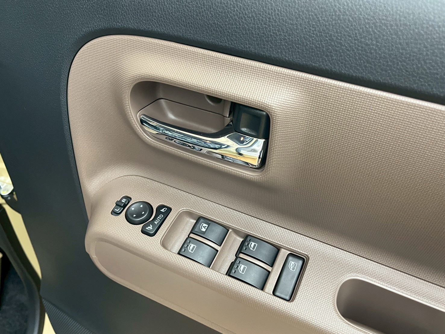 美使用軽江別店のお車をご覧いただき誠にありがとうございます!ご来店またはお電話やウェブでもご商談が可能ですのでご気軽にご相談くださいませ!