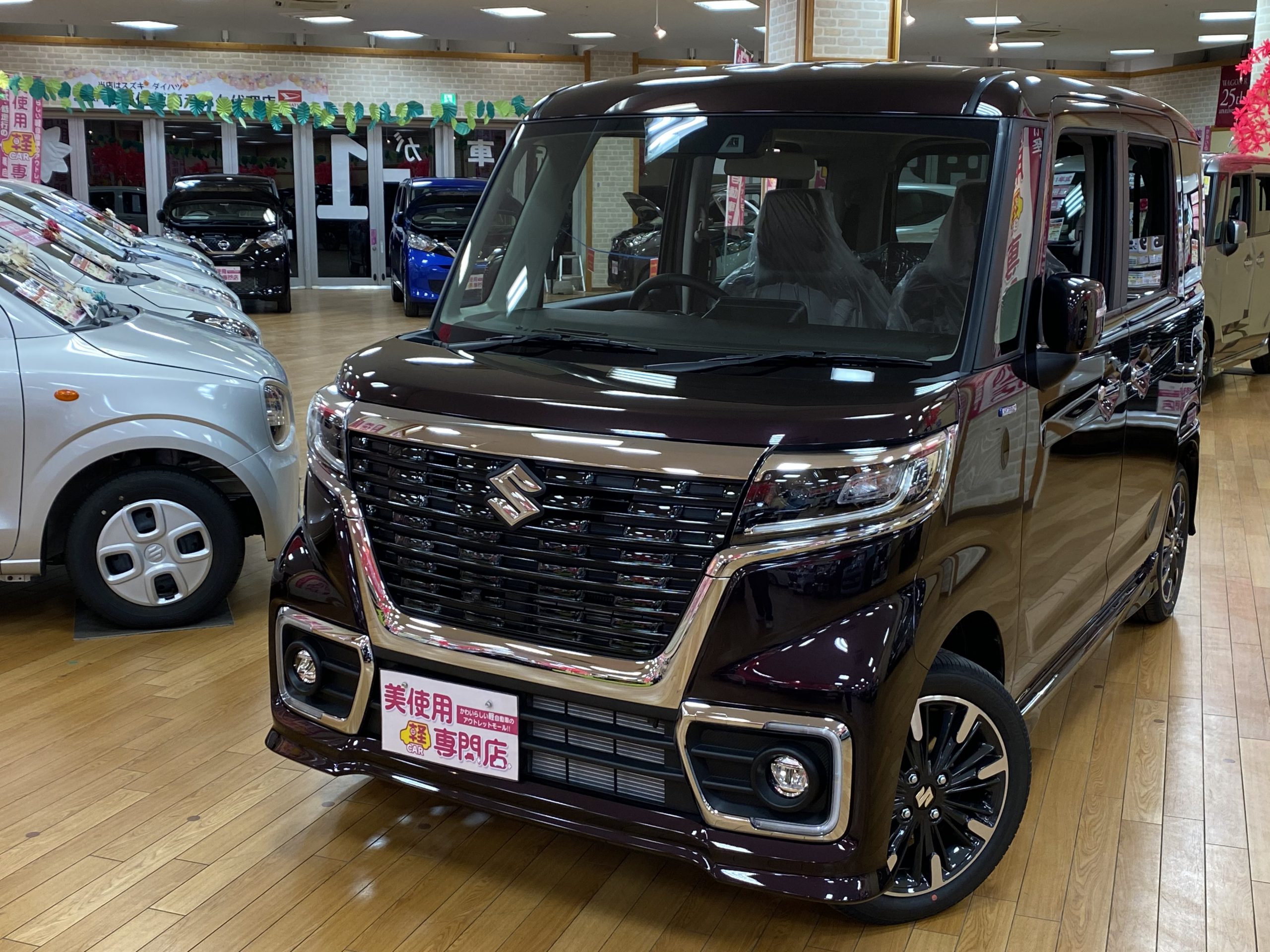 スズキスペーシアカスタム ハイブリッドXS 4WD 全方位カメラ 届出済未使用車 LED 両側パワースライドドア プッシュスタート フォグランプ 特別色 シートヒーター パープル