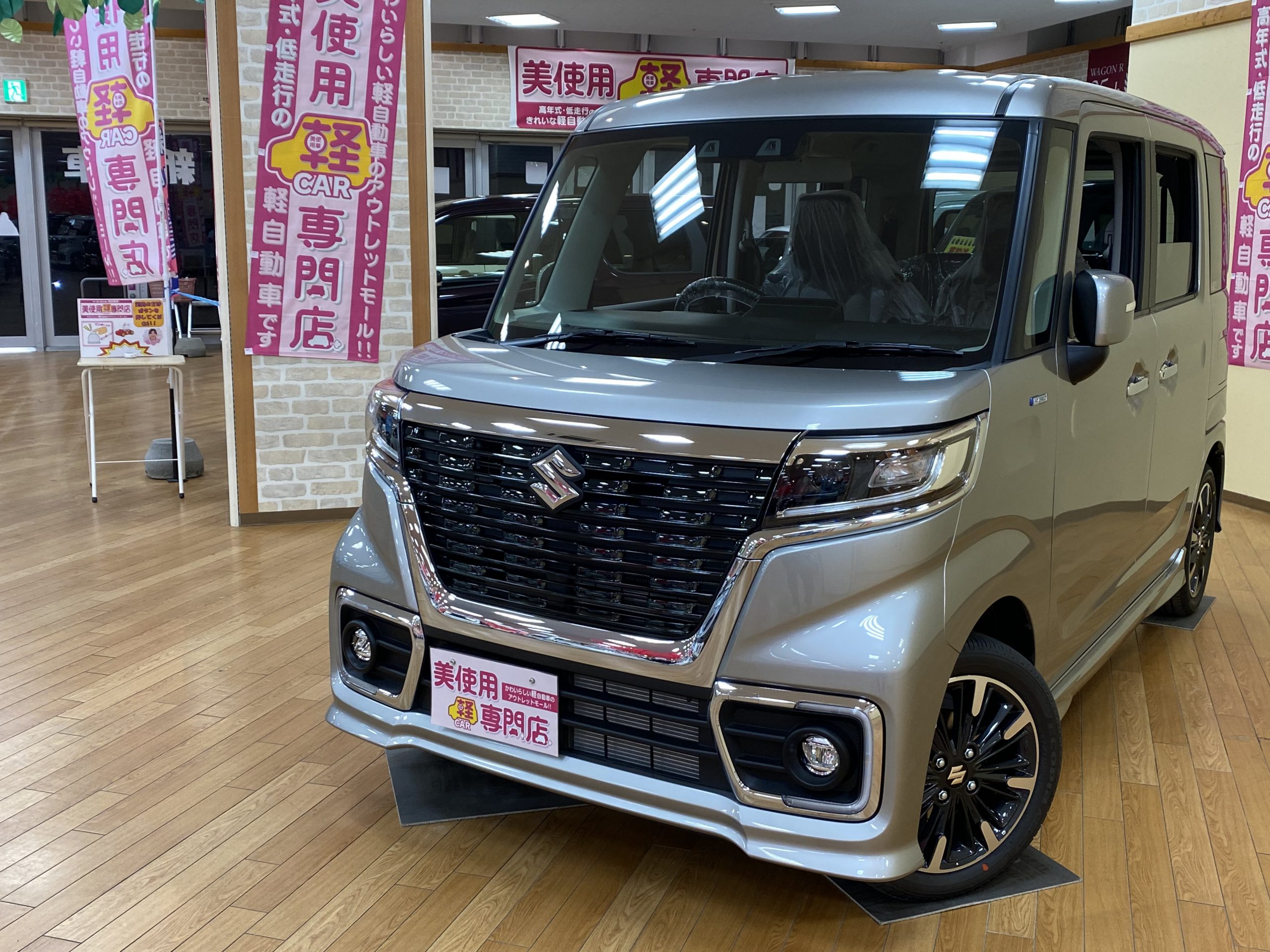 スズキスペーシアカスタム ハイブリッドXS 4WD 衝突被害軽減ブレーキ キーレス プッシュスタート 両側パワースライド サーキュレーター LEDヘッドライト フォグランプ シルバー