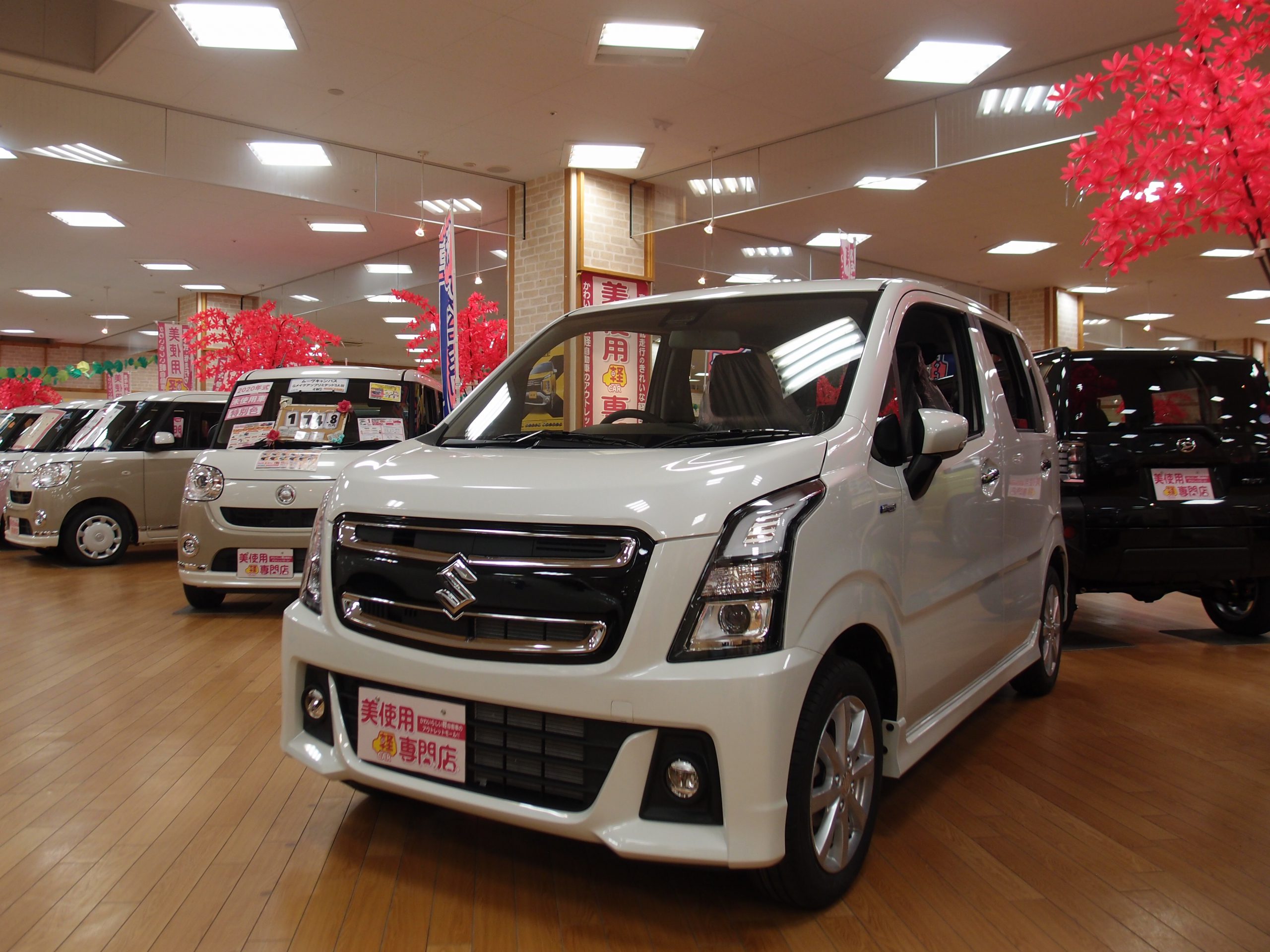 スズキワゴンRスティングレー ハイブリッドX 4WD プッシュスタート オートエアコン ステアリングコントロール 衝突被害軽減ブレーキ LEDヘッドライト LEDフォグランプ シートヒーター