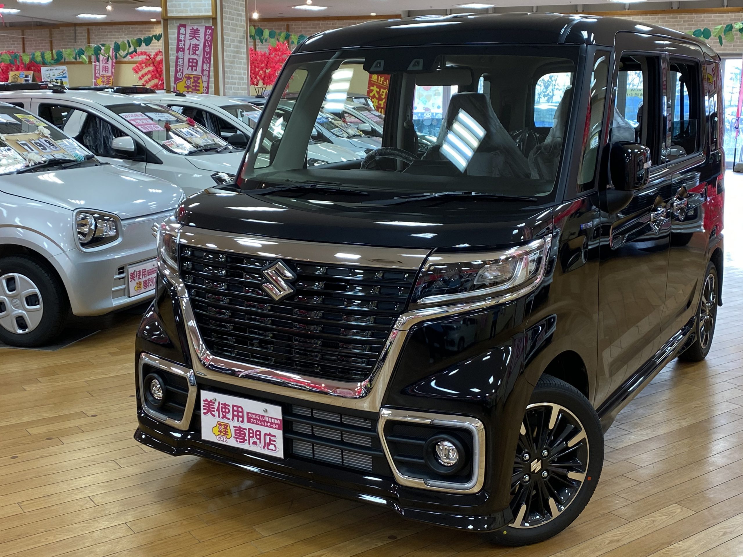 スズキ スペーシアカスタム ハイブリッドXS 4WD 届出済未使用車 衝突被害軽減ブレーキ 全方位カメラ付 キーレス プッシュスタート 両側パワースライド サーキュレーター LEDヘッドライト フォグランプ