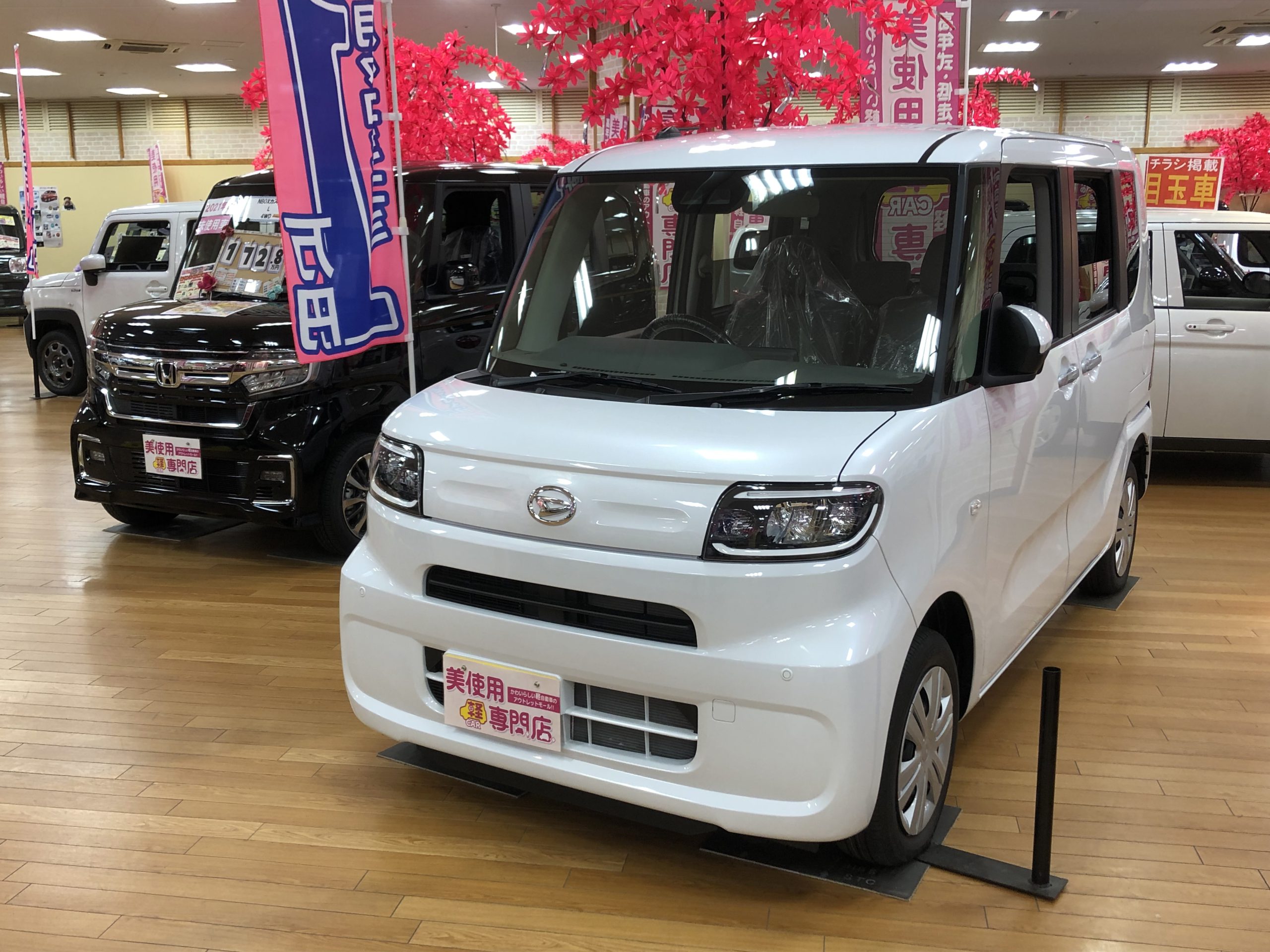 ダイハツタント L 4WD 届出済未使用車 LEDヘッドライト スマートアシスト スライドドア キーレス 衝突被害軽減ブレーキ 有料色