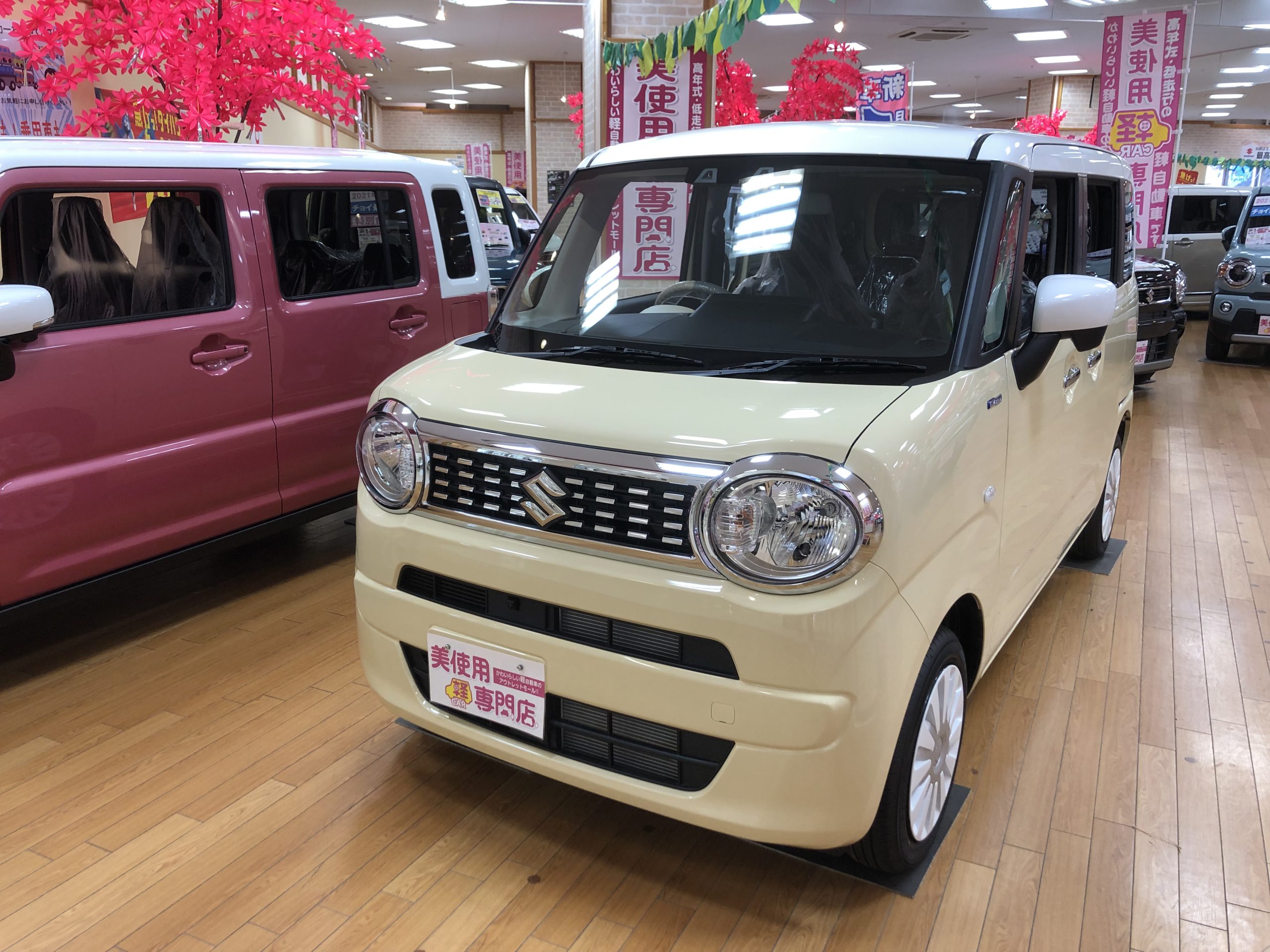 スズキワゴンRスマイル ハイブリッドS 2トーンルーフパッケージ装着車 4WD 届出済未使用車 特別色 ツートン プッシュスタート 衝突被害軽減ブレーキ 両側パワースライドドア シートヒーター