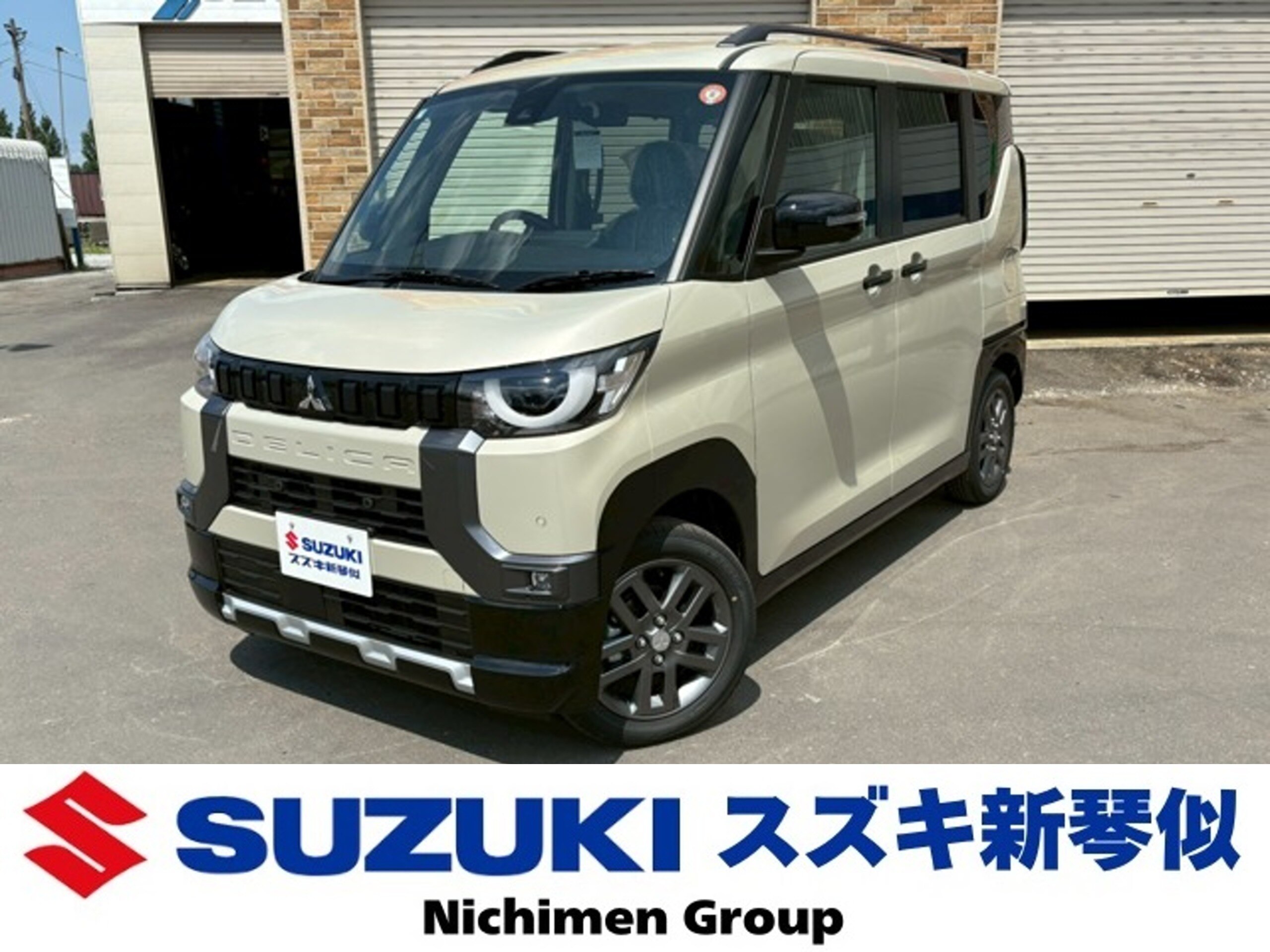 三菱　デリカミニ　Tプレミアム　4WD