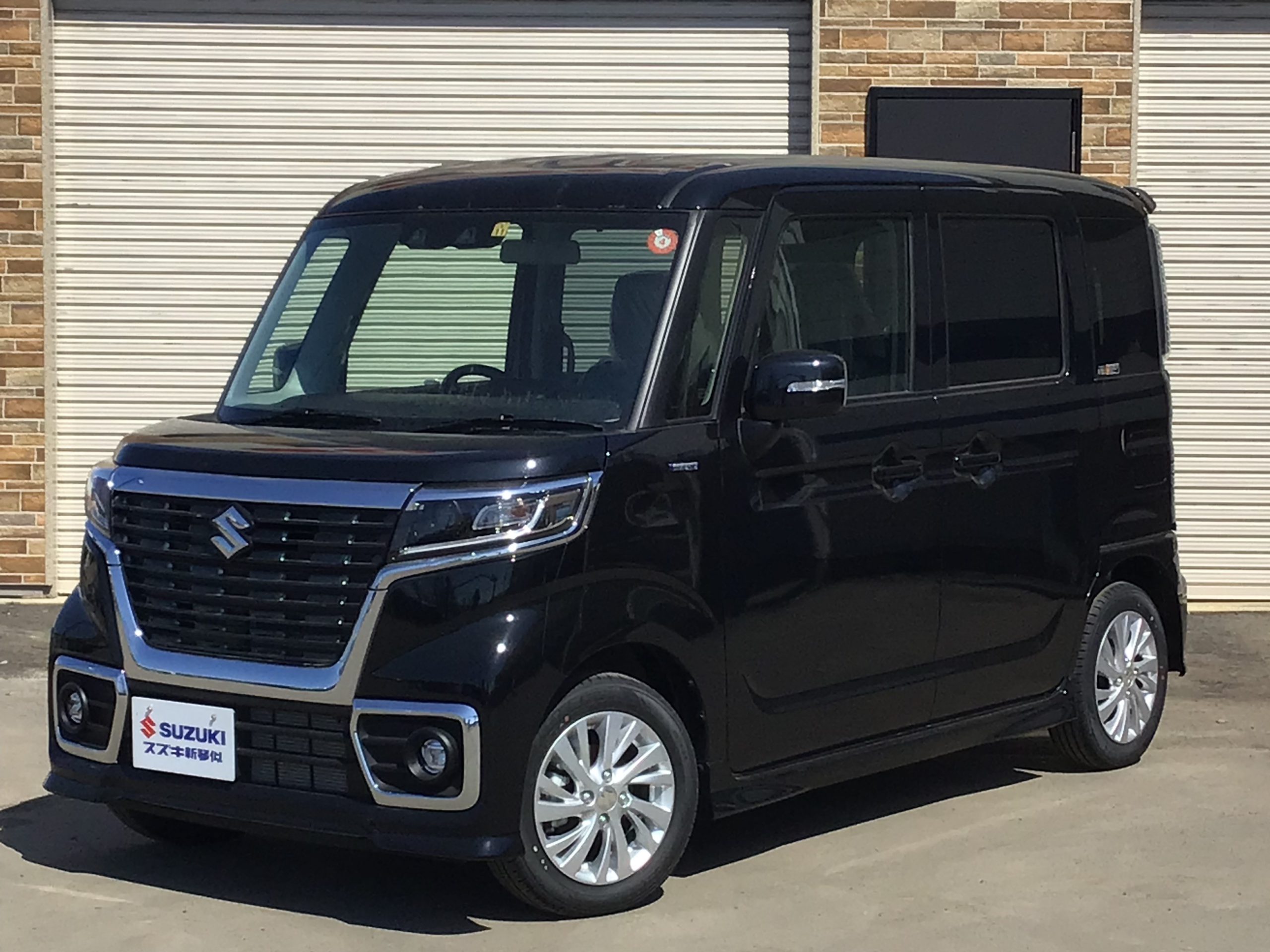 スズキ スペーシア 660カスタム ハイブリッドGS 4WD 届出済未車 ブラックパール