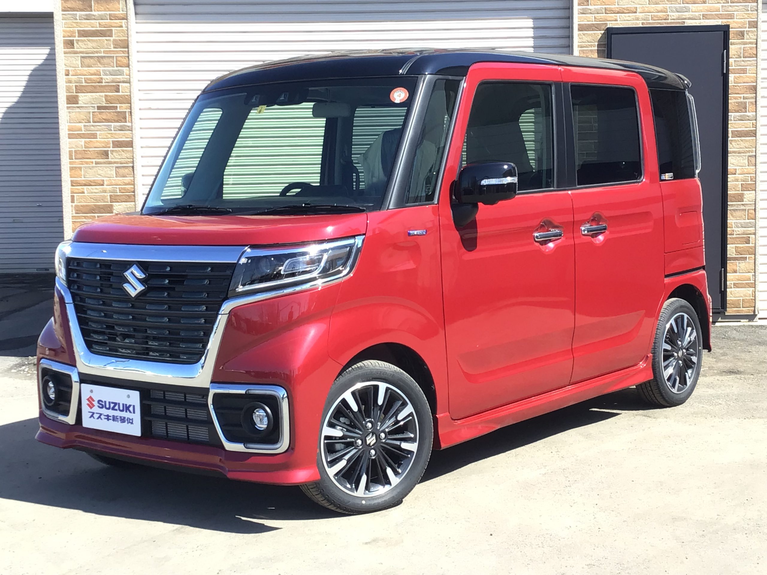 スズキ スペーシア 660カスタム ハイブリッドXS 4WD 届出済未使用車 赤黒ツートン