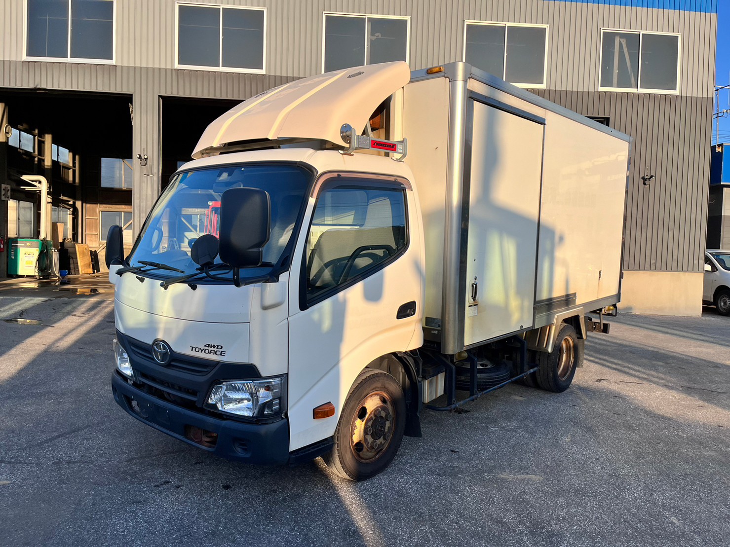 平成29年 トヨエース2トン 冷蔵冷凍車 ★4WD ★最大積載量2000㎏ ★デフロック付 ★5MT