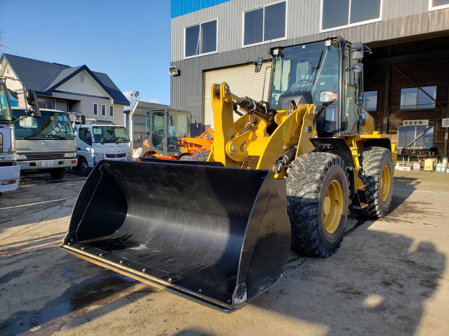 CAT 910M ワンタッチ式 スノースパイクタイヤ装着 配管付